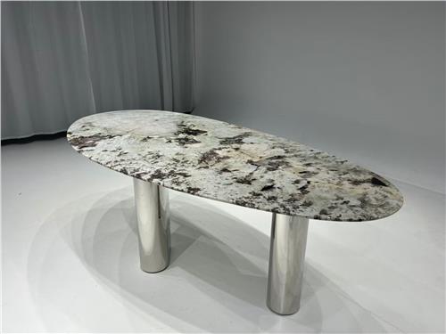 Pandora Quartz Table