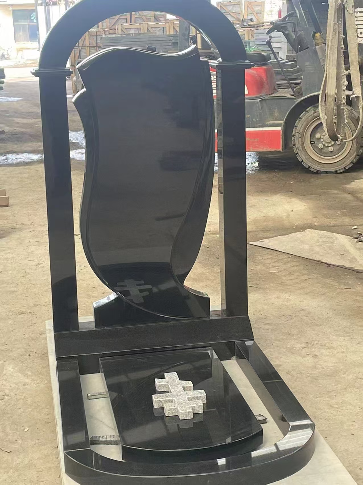 Gate To Heaven black grainte headstone.jpg